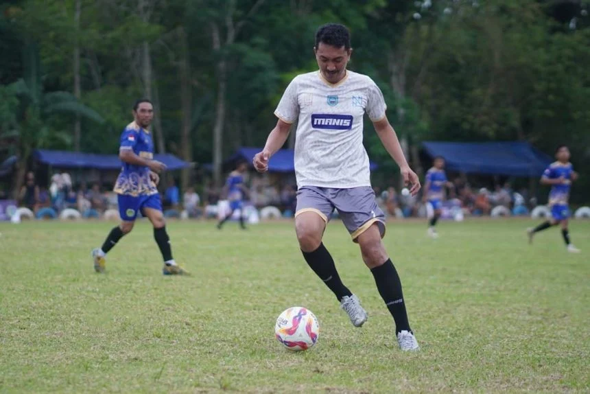 53 Kesebelasan Ikuti Turnamen Sepak Bola di Awang Bangkal Barat: Menjaga Semangat Kebersamaan