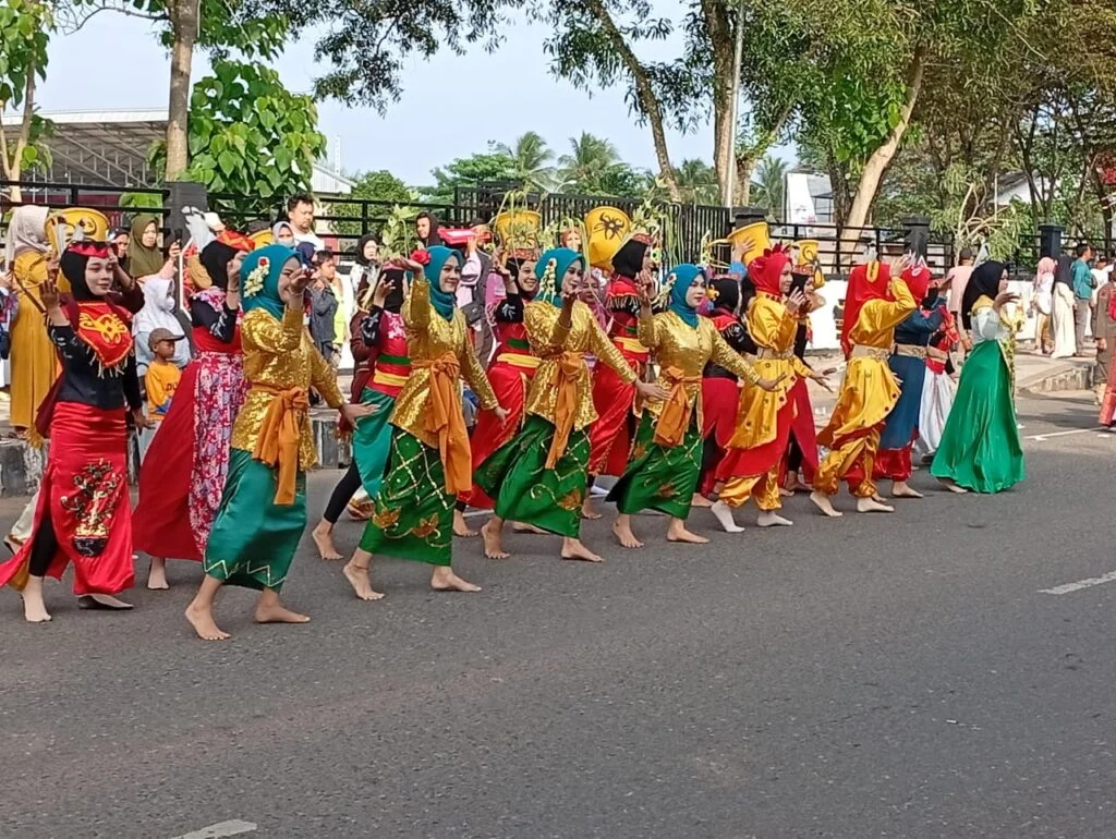 Anggota DPRD Kapuas Apresiasi Masyarakat dalam Pawai Muharram: Menjaga Tradisi dan Memperkuat Kebersamaan