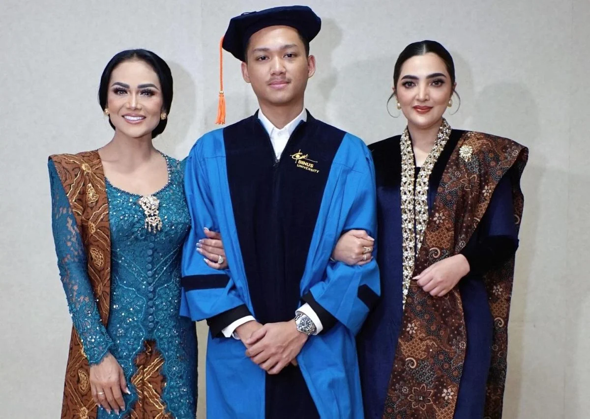 Ashanty dan Keluarga Hermansyah Rayakan Wisuda Bersama, Bukti Bahwa Pendidikan Tak Kenal Usia