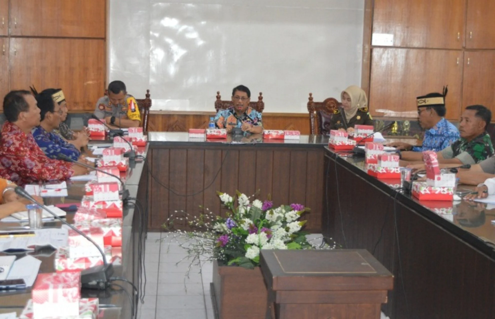 Bupati Kapuas Pimpin Rapat Rencana Elektrifikasi Desa Barunang dan Sekitarnya untuk Meningkatkan Kesejahteraan Masyarakat