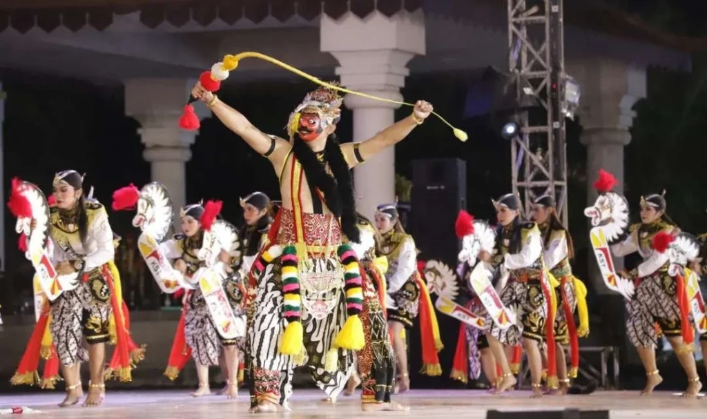 Bupati Karolin Serukan Persatuan di Festival Grebeg Suro 2026