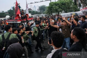 Demo Memanas Ribuan Mahasiswa Kepung Gedung DPR Tuntut Revisi Undang-Undang Risiko Aksi Demonstrasi Jabodetabek terhadap revisi undang undang tahun 2026