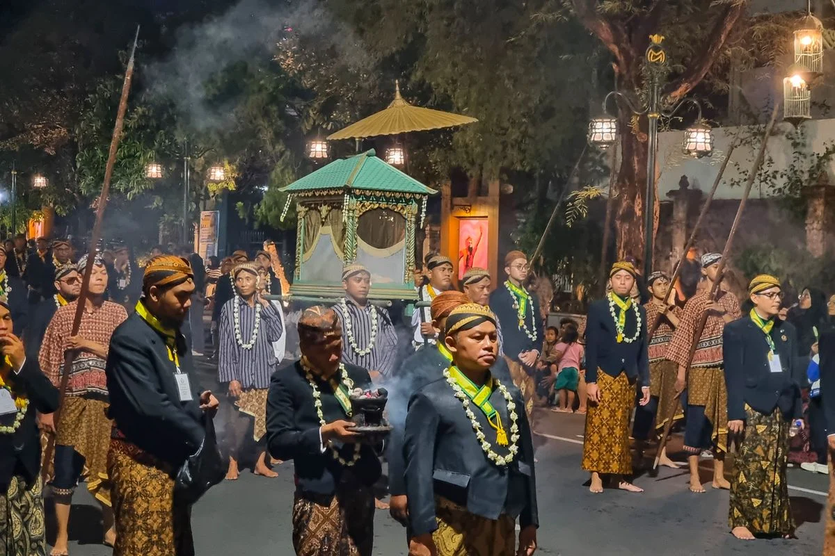 Deretan Artis yang Ikut Kirab Pusaka Dalem Malam 1 Suro Pura Mangkunegaran: Sebuah Tradisi yang Terus Dipertahankan