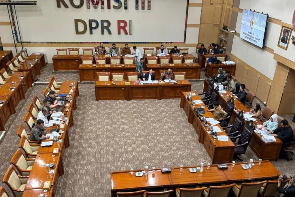 DPR RI Siapkan Revisi UU Ketenagakerjaan Pengusaha dan Pemerintah Wajib Mengupayakan Pencegahan PHK