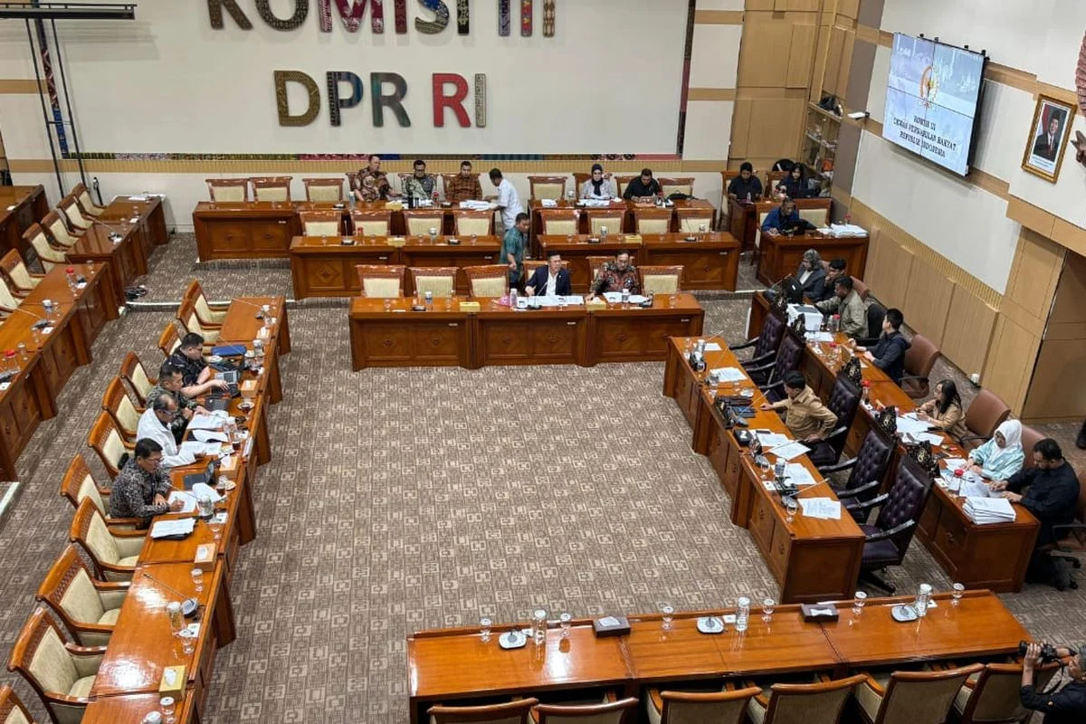 DPR RI Siapkan Revisi UU Ketenagakerjaan Pengusaha dan Pemerintah Wajib Mengupayakan Pencegahan PHK
