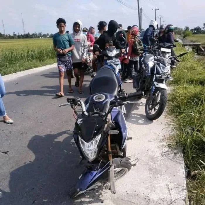 Dua Sepeda Motor Tabrakan di Darit 2 Pengendara Luka, Kondisi Jalan Jadi Sorotan