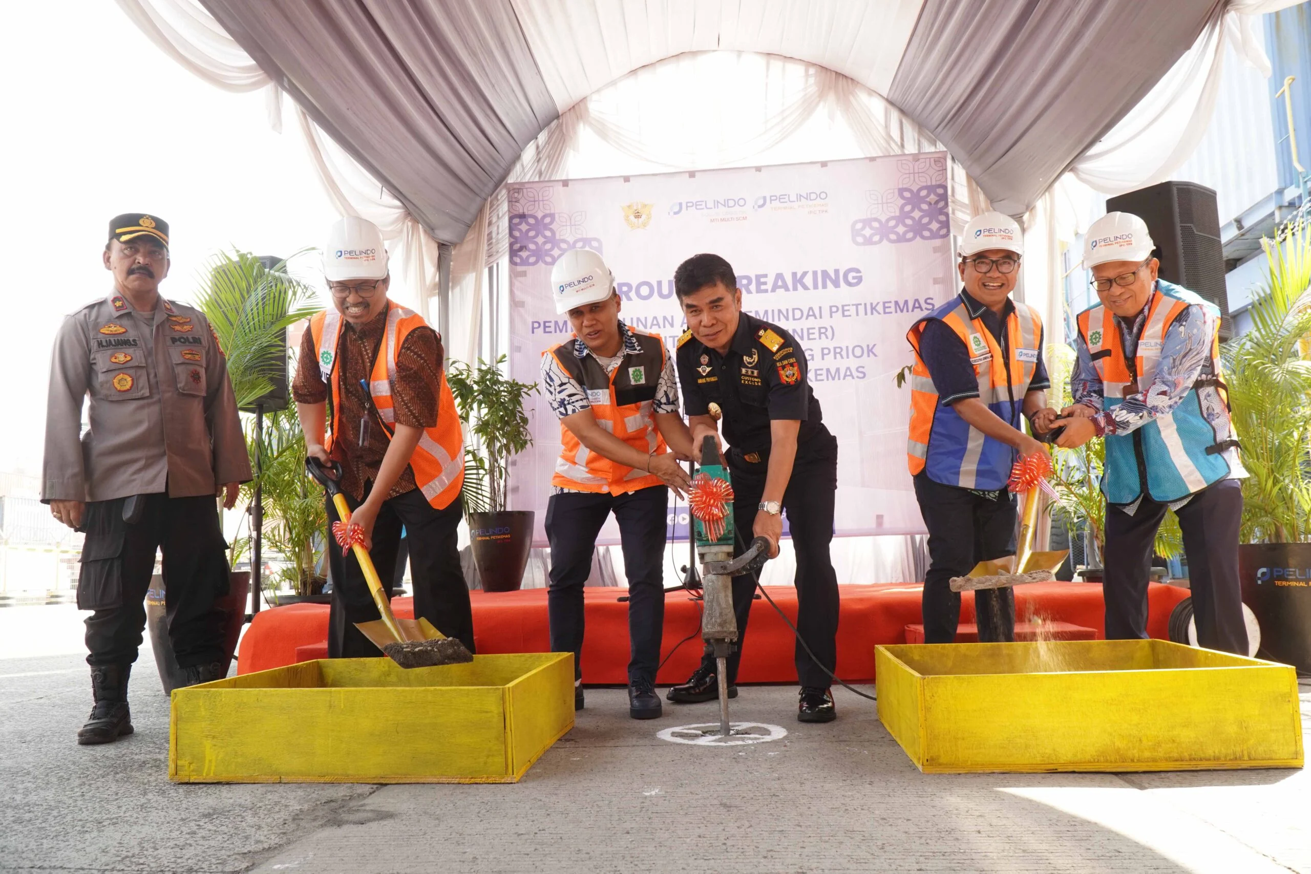 IPC TPK Jalankan TJSL Kenalkan Industri Petikemas dan Dukung Pengelolaan Sampah di Sekolah: Inisiatif Membangun Masyarakat