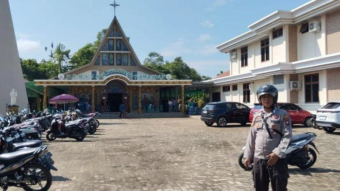 Kapolsek Mempawah Hulu Hadiri Ibadah Minggu di GPdI Sailo Perkuat Kemitraan dengan Tokoh Agama
