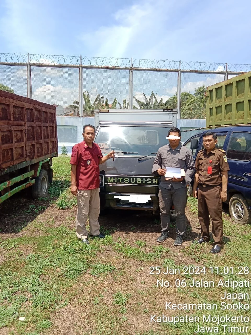 Kapolsek Rumpin Serahkan Mobil Box yang Lama Hilang kepada Pemilik Sah: Upaya Polisi dalam Mengembalikan Hak Masyarakat