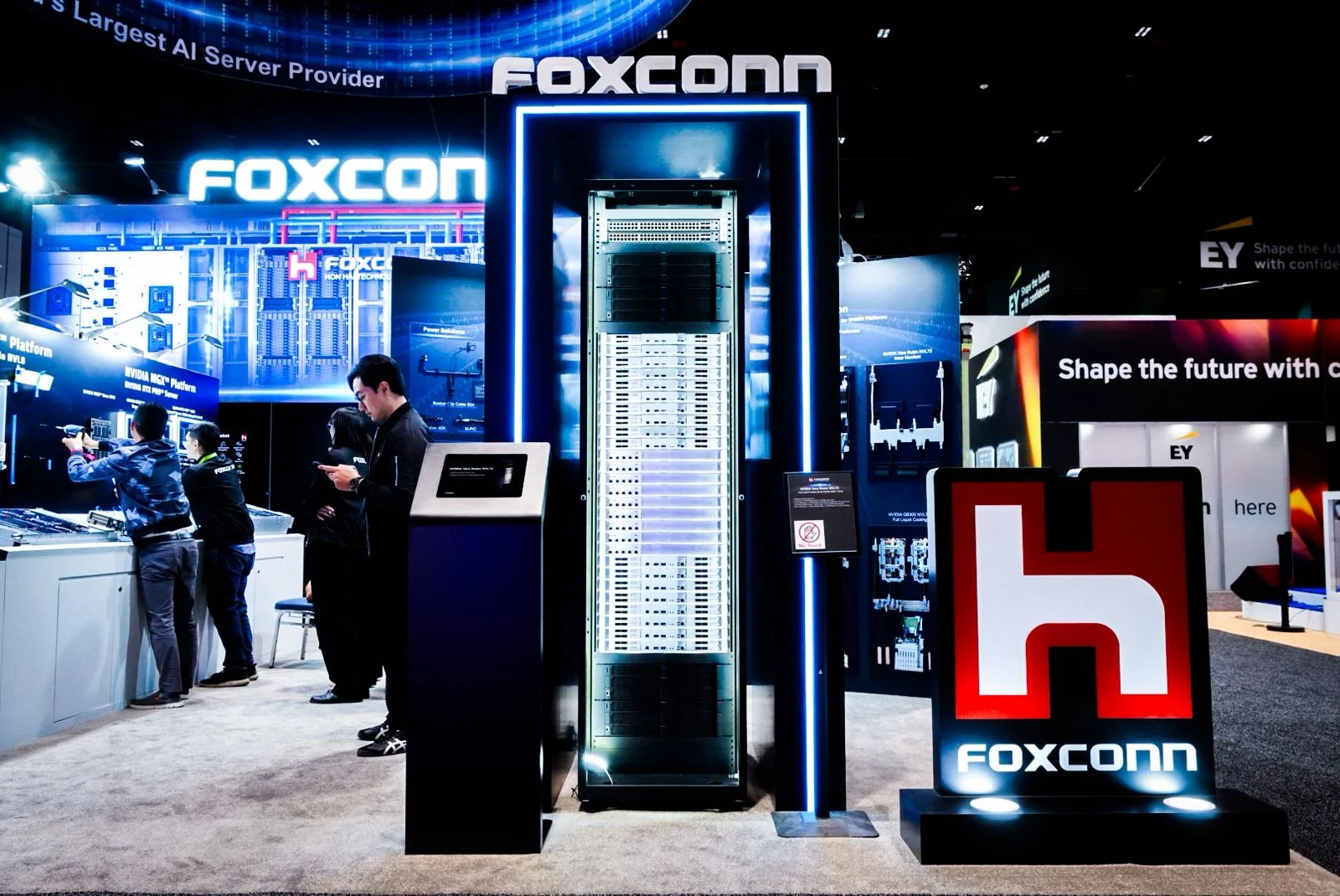 Kolaborasi Strategis Schneider Electric dan Hon Hai Technology Group Foxconn untuk Meningkatkan Infrastruktur AI