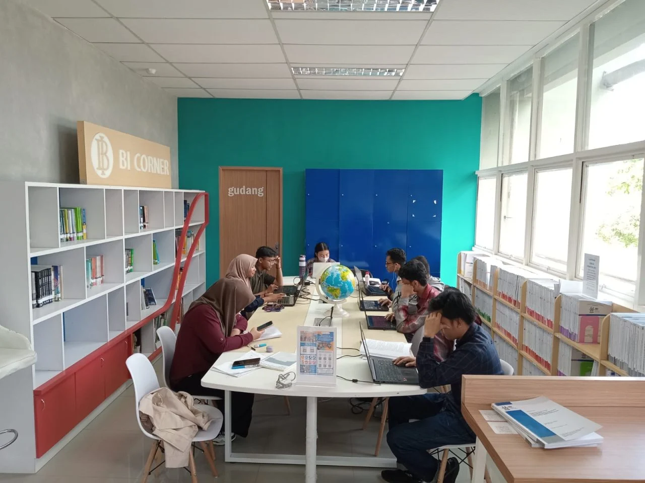 Kolaborasi UPA Perpustakaan dan UPA Bahasa Hadirkan Area Berbahasa Inggris English Area 3, Meningkatkan Kemampuan Komunikasi