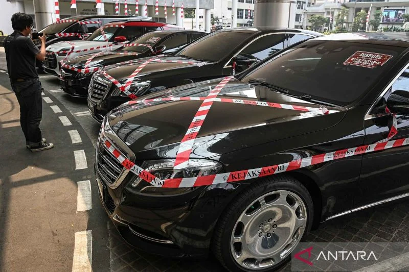 KPK Lelang Kendaraan Mewah Koruptor, Tapi Tanpa Surat, Aman Dibeli?