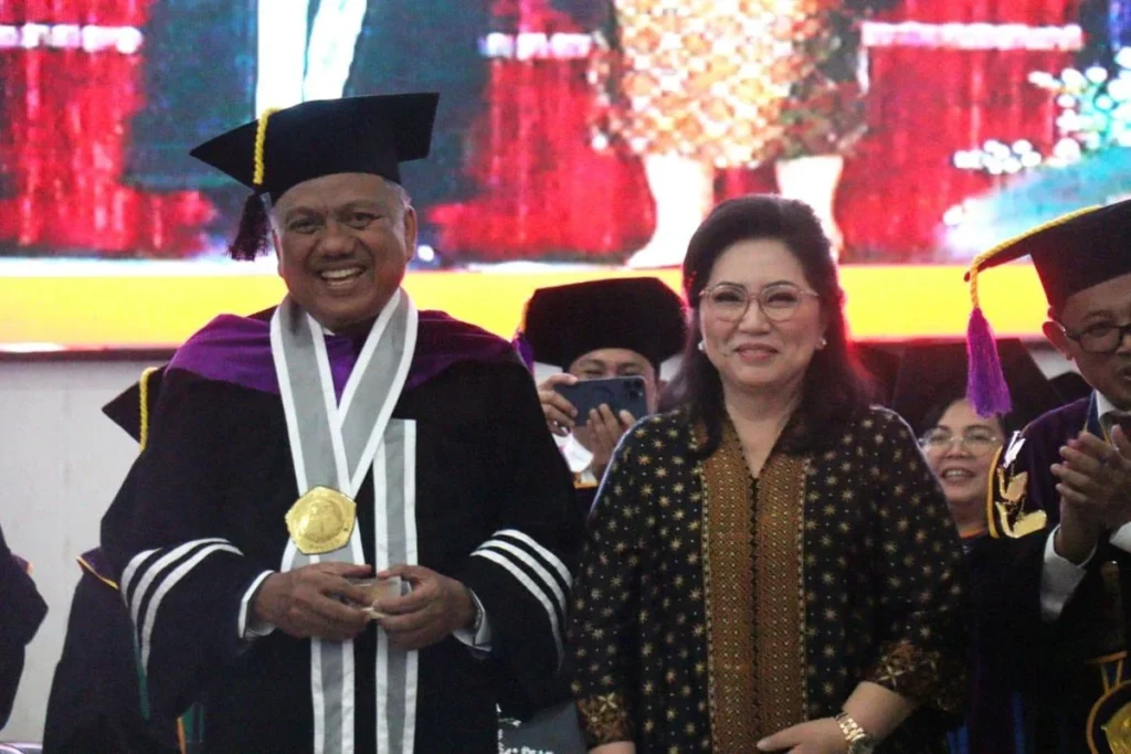 Laksdya Erwin S Aldedharma Terima Gelar Doktor HC Bidang Kemaritiman dari Unsrat, Pengakuan Atas Dedikasi dan Kontribusi