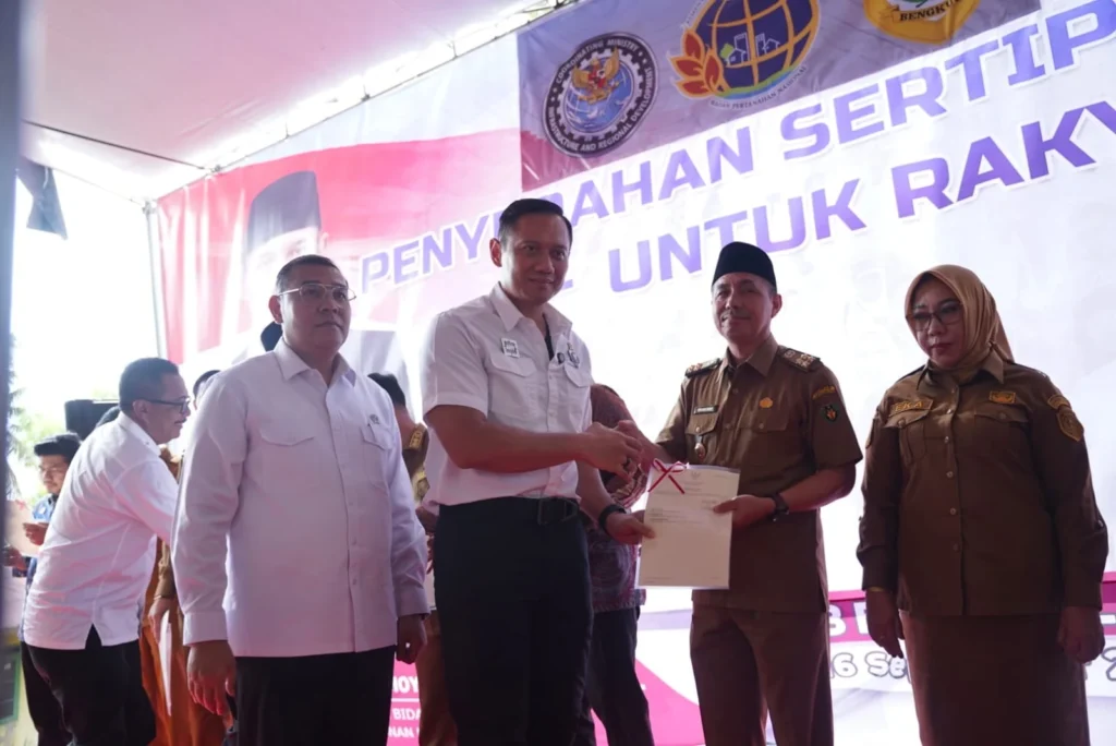 Langkah Besar untuk Pendidikan: Kementerian Hukum Serahkan Sertipikat Tanah Sekolah Rakyat ke Kemensos