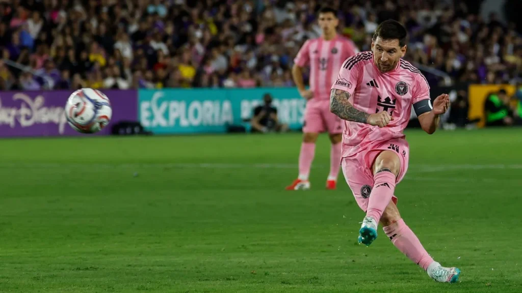 Lionel Messi Ciptakan Sejarah Piala Dunia Lewat Tendangan Bebas Memukau