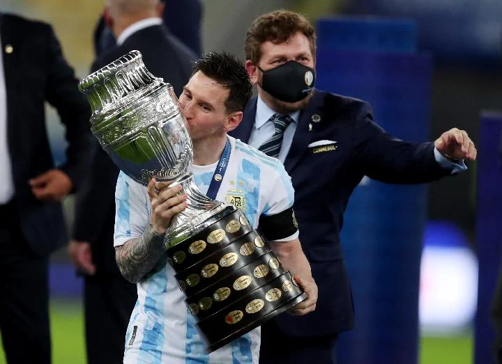 Lionel Messi Pecahkan Rekor dengan Hattrick, Tapi Insiden dengan Aïssa Mandi Jadi Sorotan