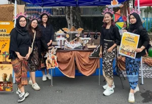 Mahasiswa Ilmu Komunikasi USM Hidupkan Ritual Adat di CFD Simpang Lima, Masyarakat Antusias