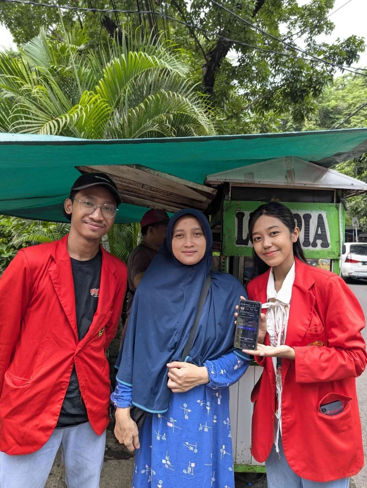 Mahasiswa UNTAG Surabaya Bantu Digitalisasi 2 UMKM Kuliner Lokal