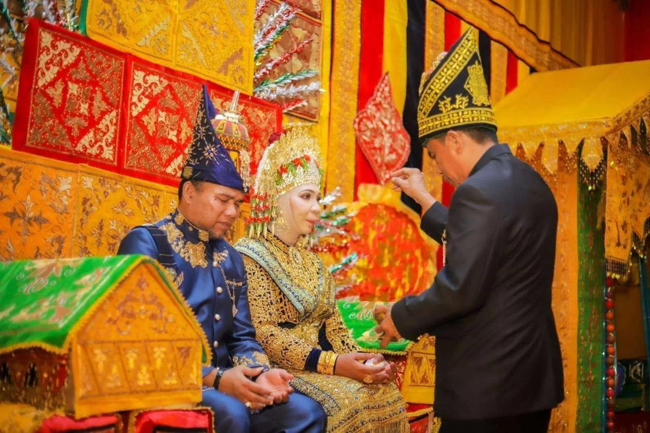Mengenal Peusijuek Tradisi Doa dan Restu dalam Pernikahan Adat Aceh