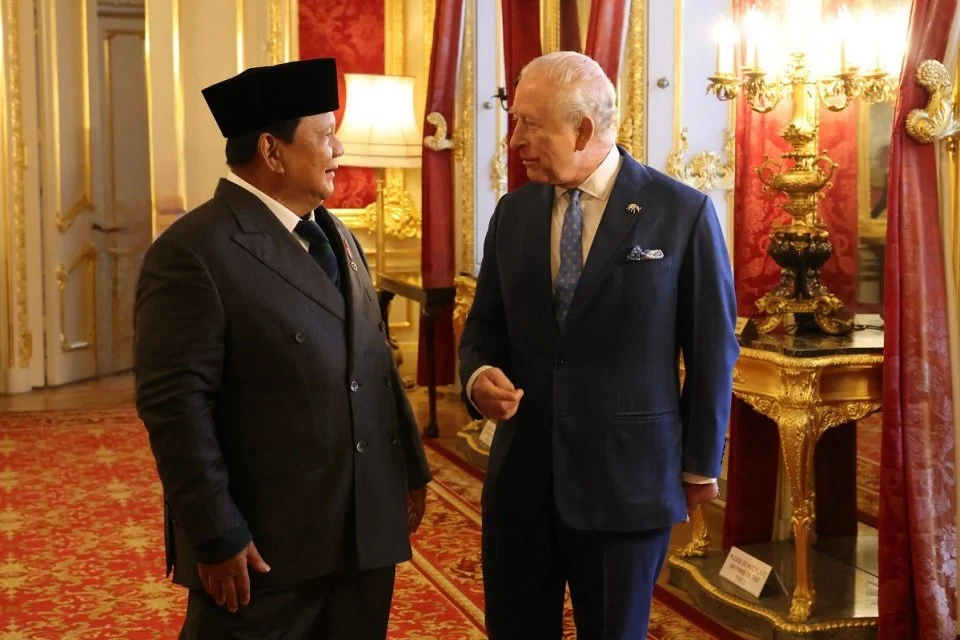 Menteri Jumhur Sampaikan Salam Prabowo saat Bertemu Raja Charles III