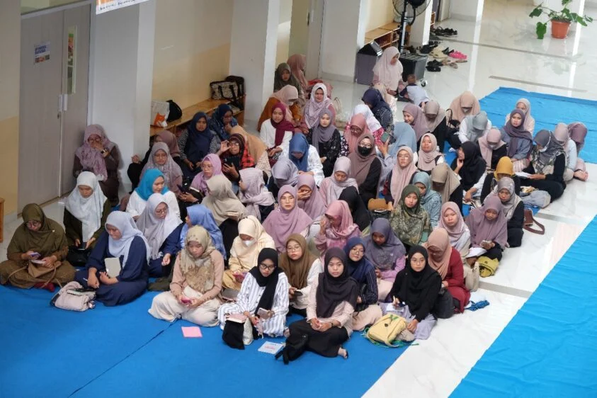 MI Ciharalang Lepas 25 Siswa Kelas VI Tampilkan Prestasi dan Program Tahsin Al-Qur'an
