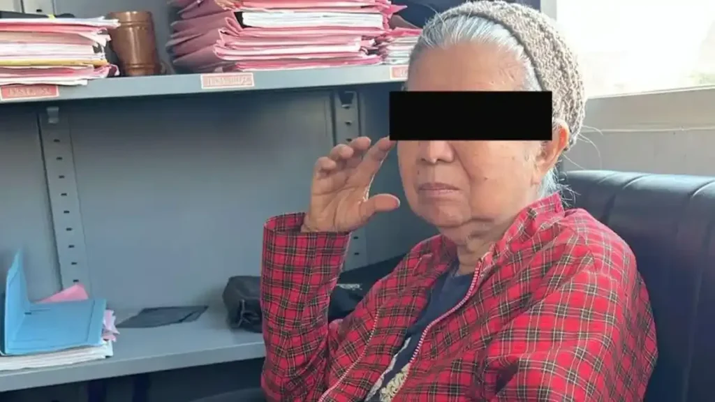 Pasrah, Nenek-Nenek Buronan Korupsi Rp 4,5 M di Surabaya Menyerahkan Diri
