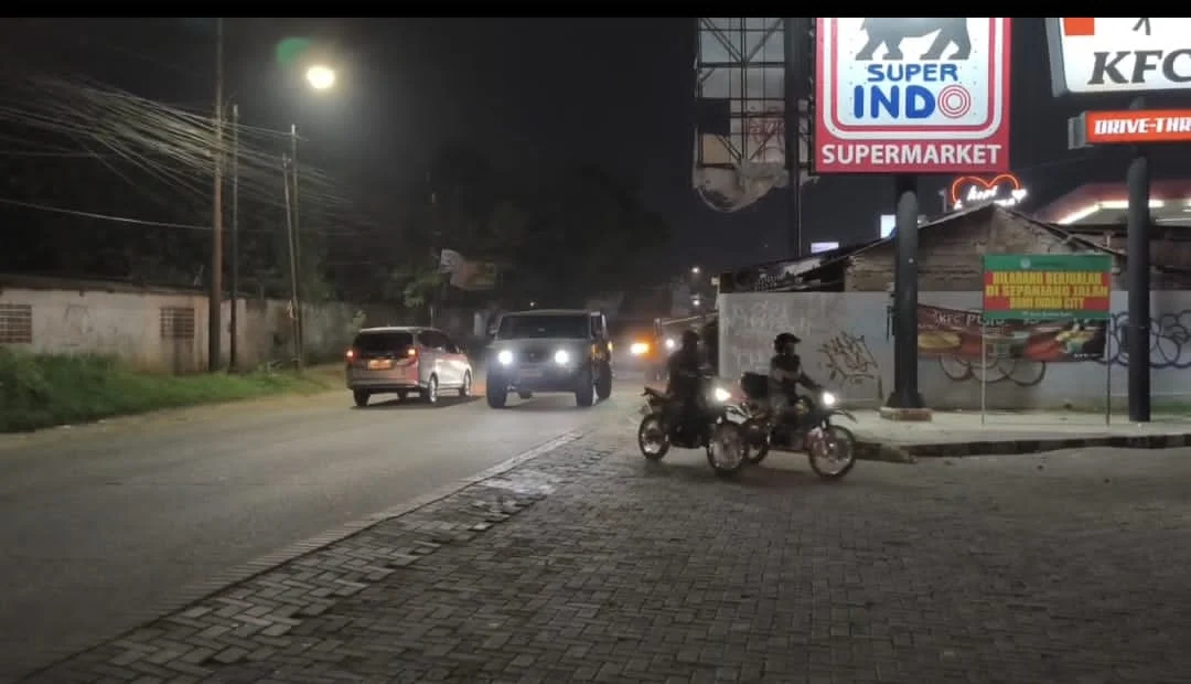 Pastikan Wilayah Aman dan Kondusif Babinsa Koramil 07 KB bersama Komduk Laksanakan Patroli Malam