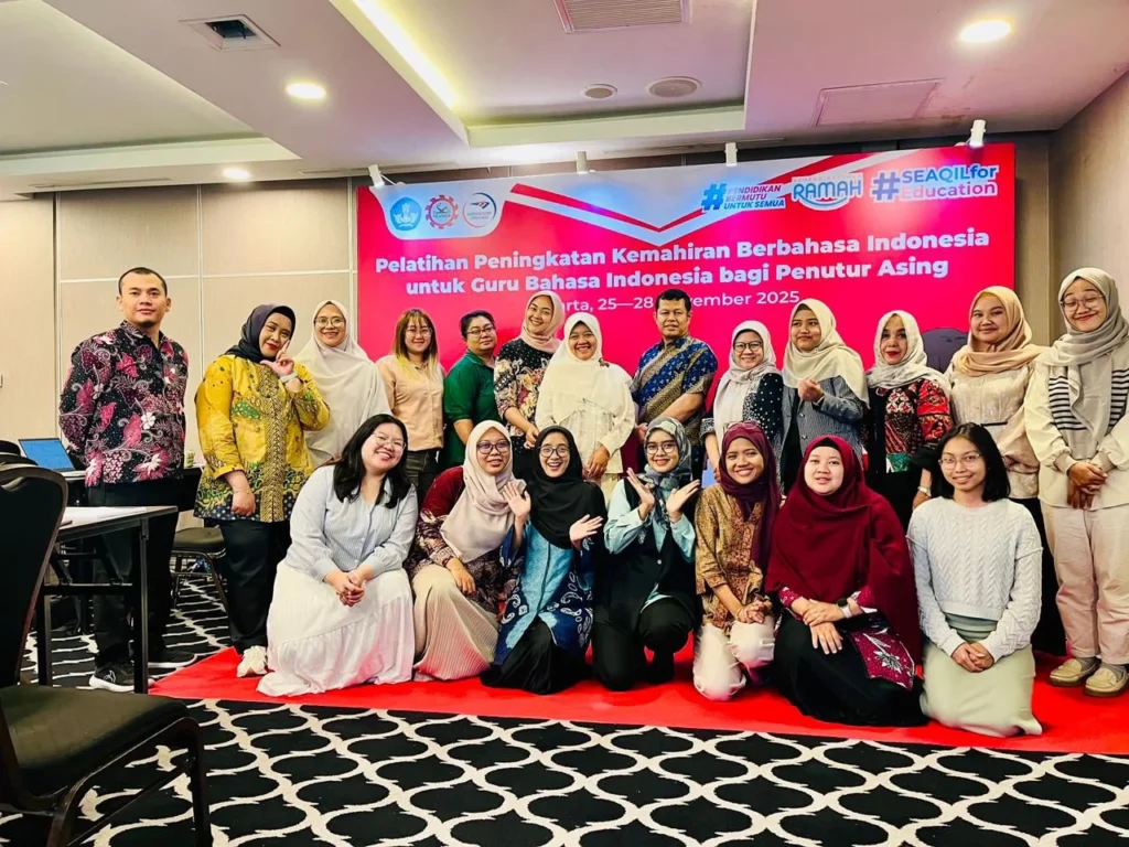 Pelatihan Penyuntingan Sastra Dosen UPN Veteran Jatim untuk Guru SMP Surabaya