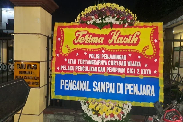 Polsek Penjaringan dikirimi papan bunga usai tangkap penculik lansia, Otak Penculikan Ternyata Mantan Kekasih Anak Korban