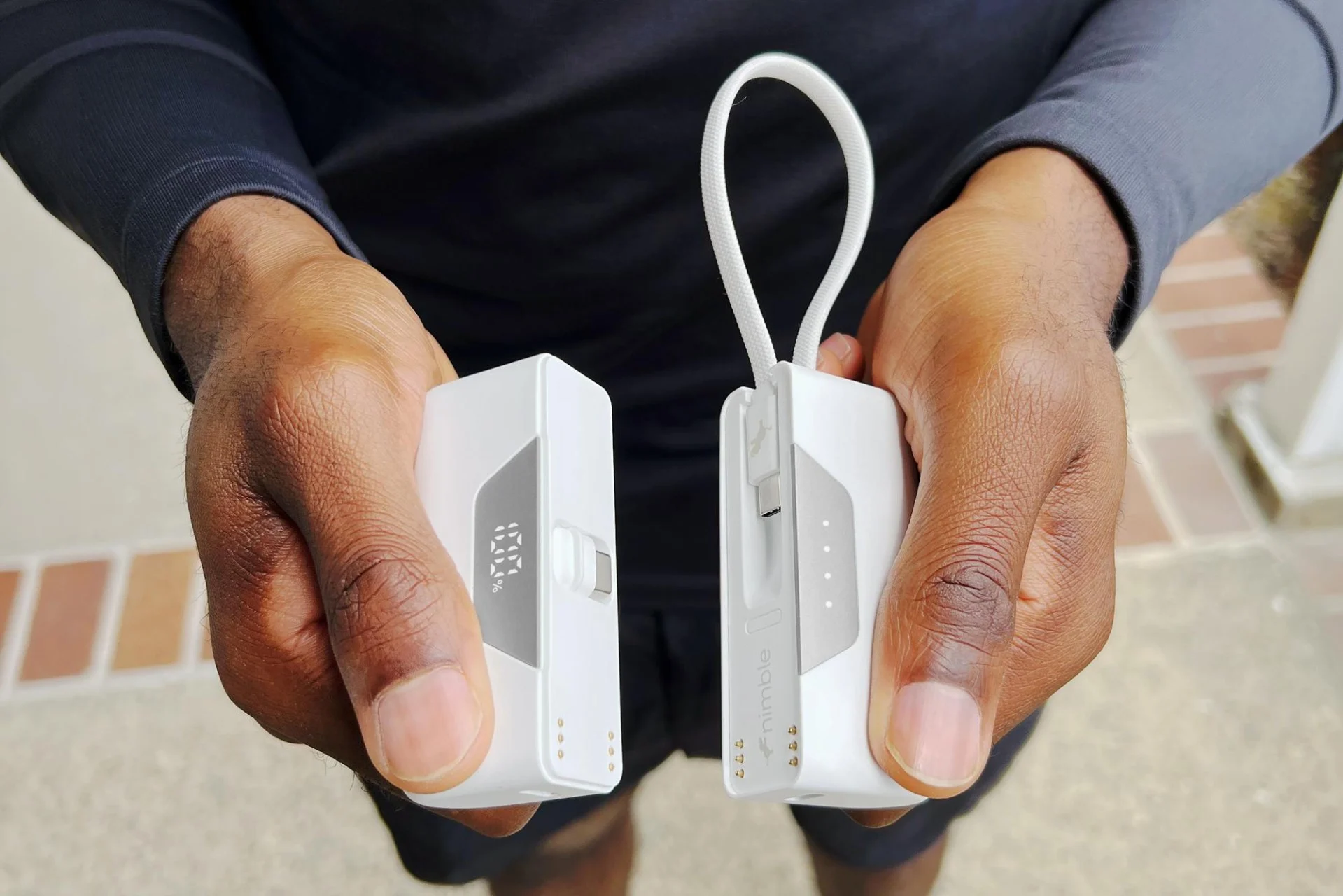 Powerbank Unik Ini Bisa Dibelah Jadi Dua dan Cas 4 Perangkat Sekaligus