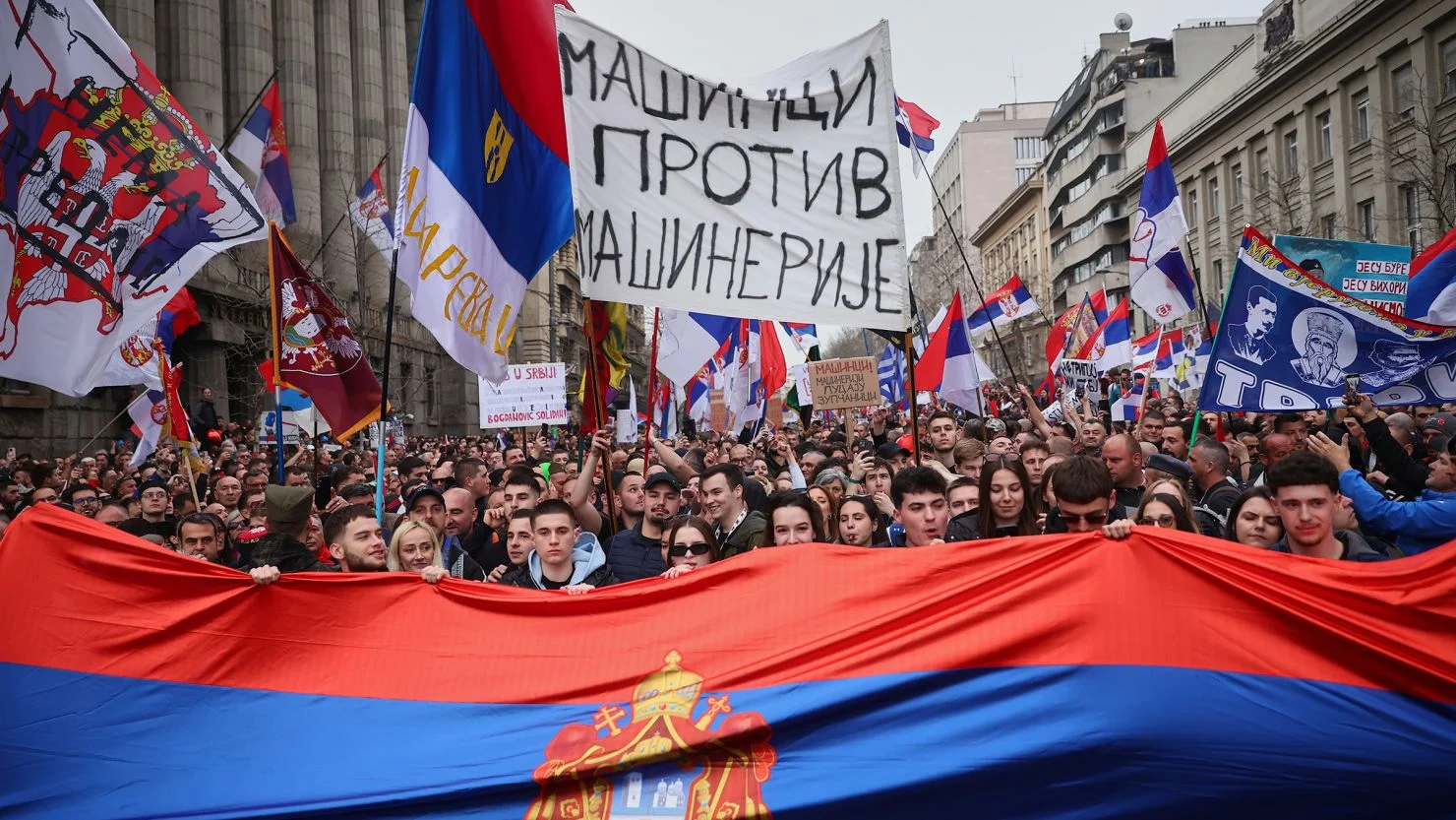 Protes Berlanjut di Serbia Meski Vucic Janji Mundur
