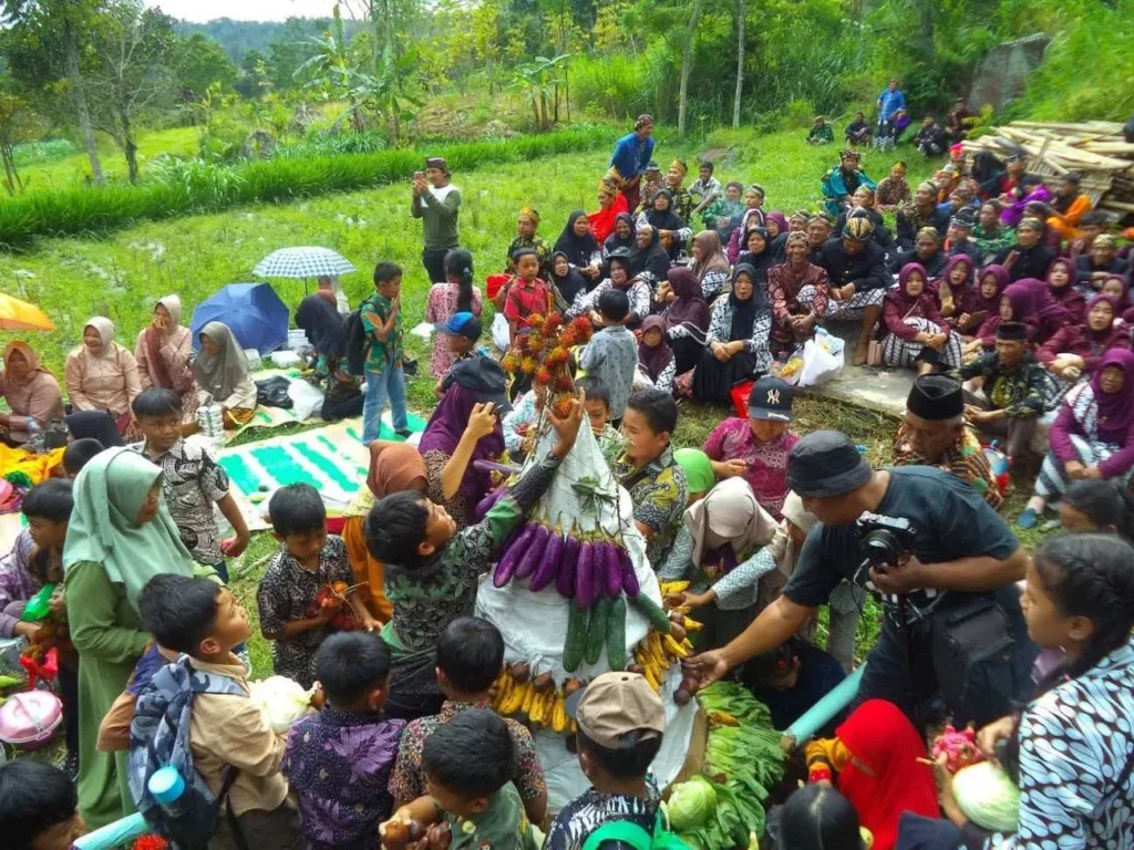 Rejeban Ngrawan: Merayakan Syukur dan Melestarikan Tradisi Lokal