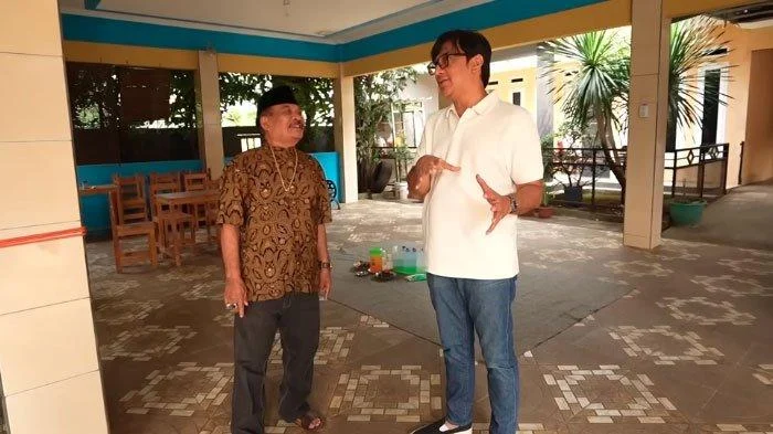 Rico Ceper Datangi Rumah Haji Bolot Saat Beredar Kabar Meninggal Dunia, Kondisi Komedian Senior Kini Membaik