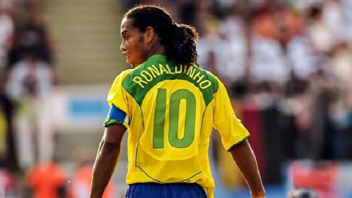 Ronaldinho Kembali ke Dunia Sepak Bola Usia 46 Tahun, Saksikan!