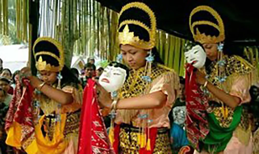 Sakralitas Tari Topeng Banjar dan Garapan Baru di Luar Pakem Klasik: Upaya Pelestarian Budaya Lokal