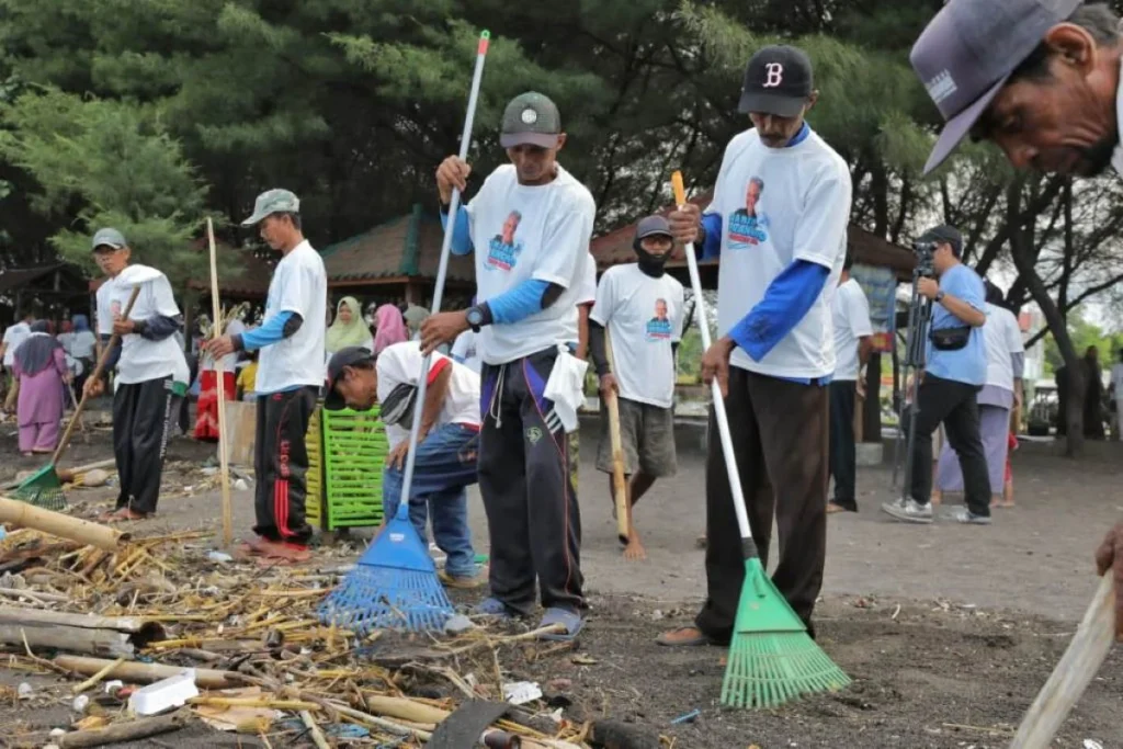 Sambut Pesparawi Nasional Dinas Pariwisata dan Komunitas Bersihkan Pesisir Manokwari, Menjaga Keindahan Alam