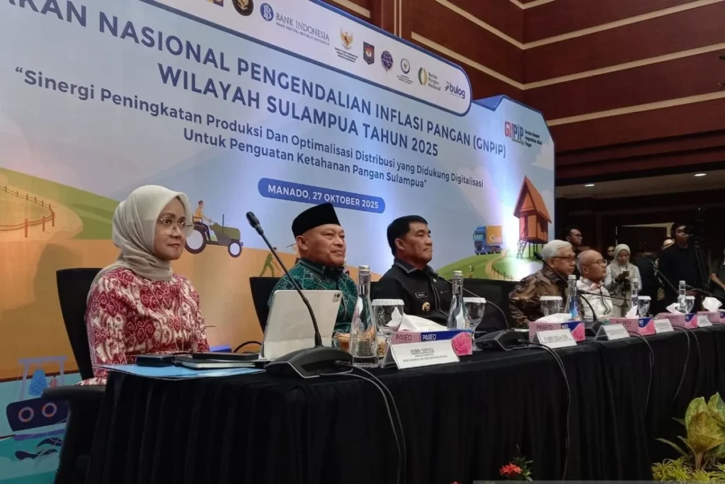 Sinergi Babinsa Koptu Niko Perdana bersama Tiga Pilar Kembangan Jaga Stabilitas Harga Komoditi Bahan Pokok Sembako di Pasar