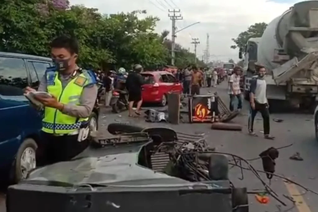Sosok satu keluarga tewas kecelakaan maut di Ogan Ilir, pasutri dan anak 6 tahun, dimakamkan
