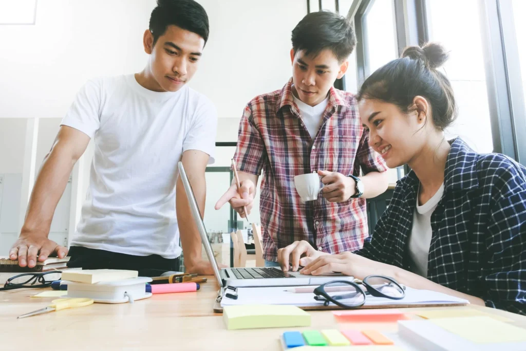 Startup Mahasiswa UNM Penerima P2MW Belajar dari Industri Bidik Pasar Dekorasi Kreatif