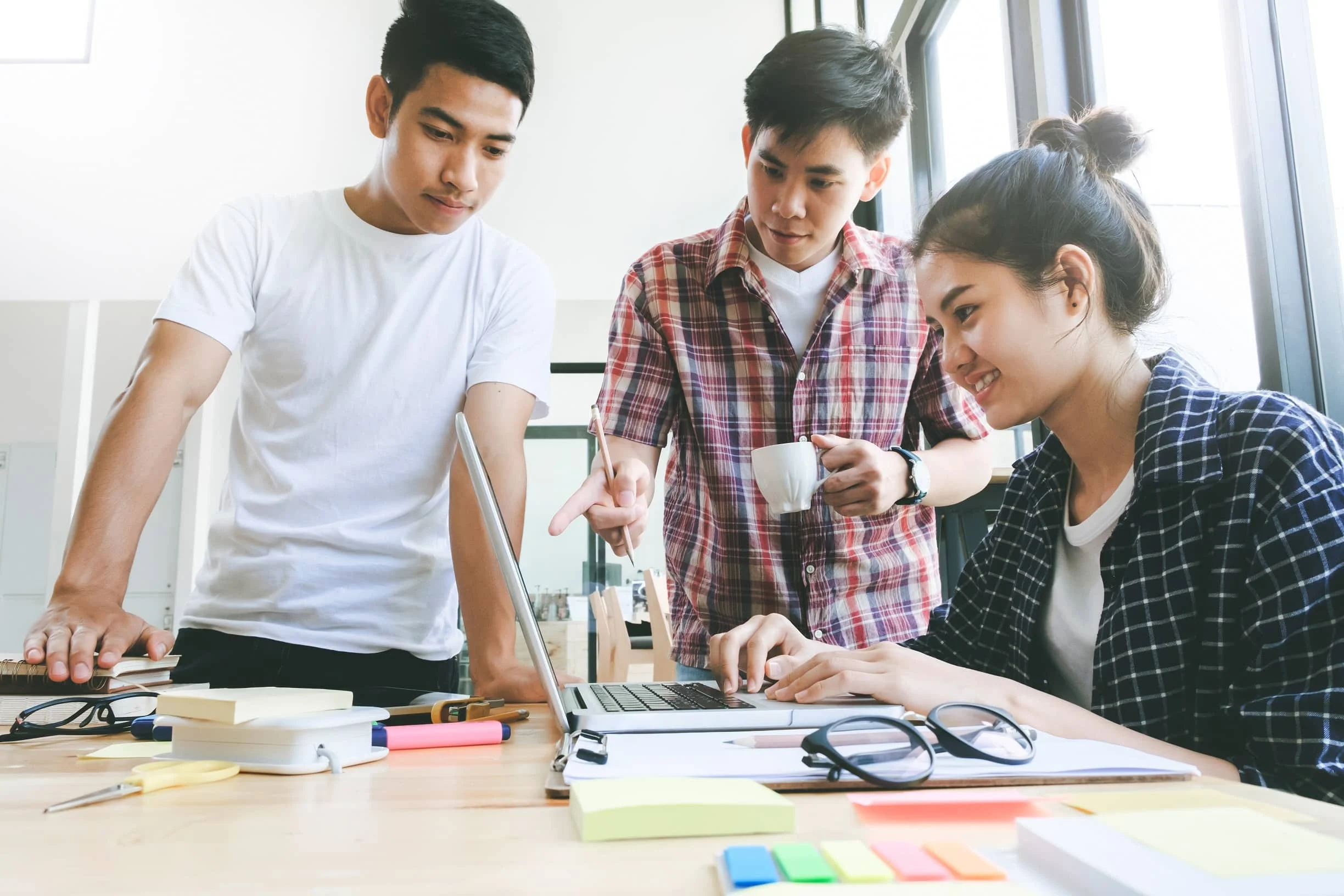 Startup Mahasiswa UNM Penerima P2MW Belajar dari Industri Bidik Pasar Dekorasi Kreatif