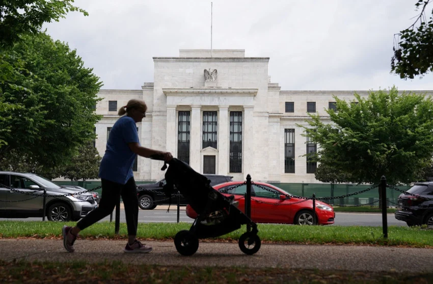 The Fed Tahan Suku Bunga Warsh Beri Sinyal Kebijakan Baru Pasar Global Pantau Inflasi dan Minyak