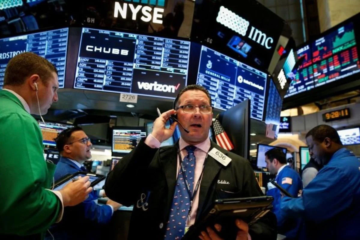 Wall Street Berakhir Variatif Dow Jones Cetak Rekor Baru di Tengah Kejatuhan Saham Teknologi