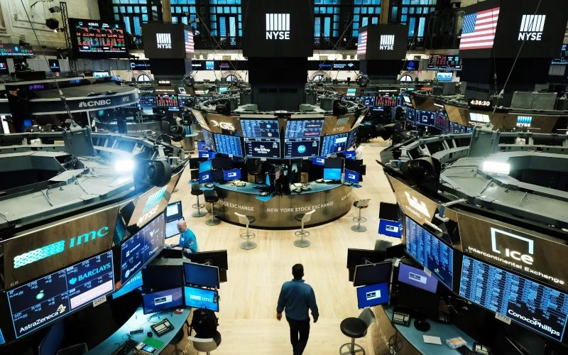 Wall Street Rebound Kuat Setelah Penandatanganan MOU AS-Iran dan Rekor Saham Intel