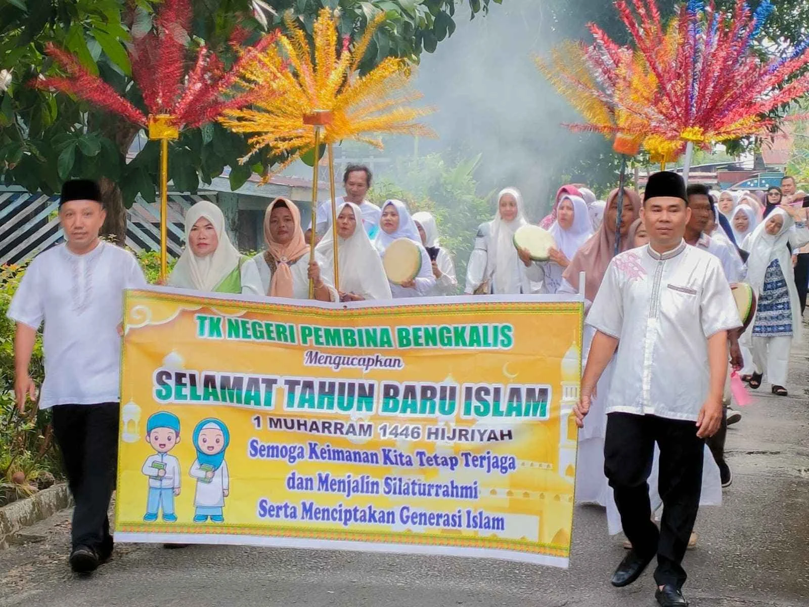Warga Cempaka Meriahkan Pawai 1 Muharram 1448 Hijriah dengan Penuh Semangat