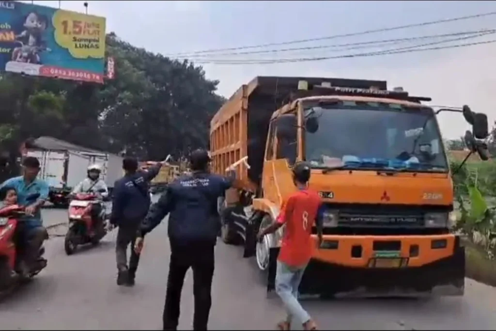 Warga Parung Panjang Serukan Solusi Bijak untuk Masalah Truk Tambang