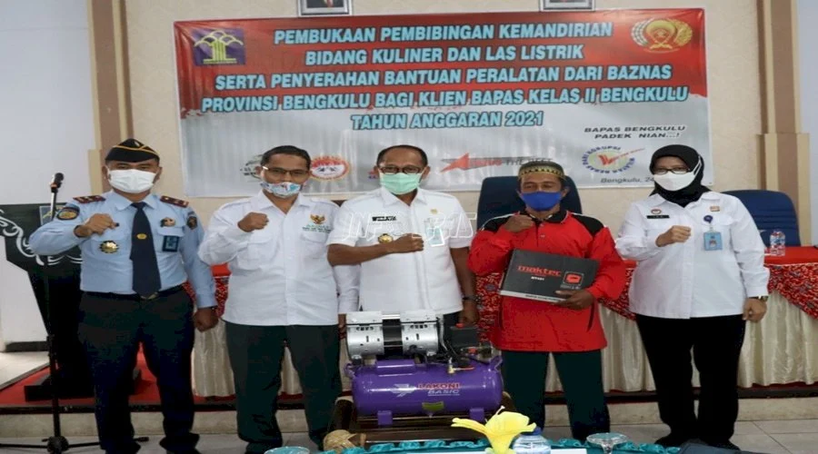 Bapas Bengkulu Ajak Klien Pemasyarakatan Bersihkan Lingkungan
