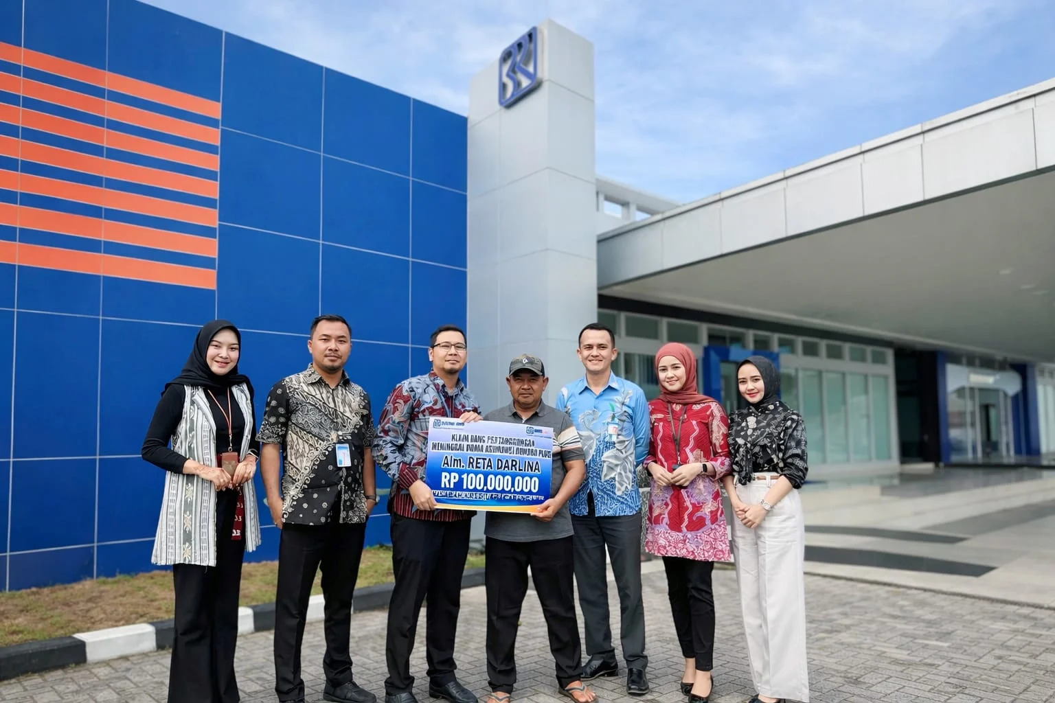 BRI Insurance Bayar Klaim Kecelakaan Rp100 Juta untuk Ahli Waris