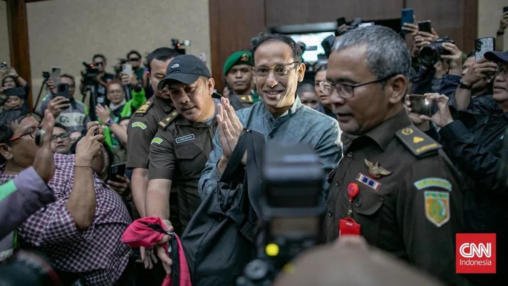 Hotman Kritik Nadiem: Menangis Tak Berguna, Jaksa Unggul di Sidang