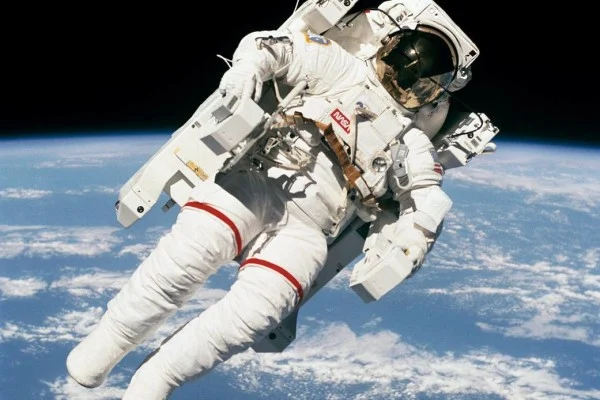 Jelajahi Karir Menjadi Astronot: Rute Menuju Luar Angkasa