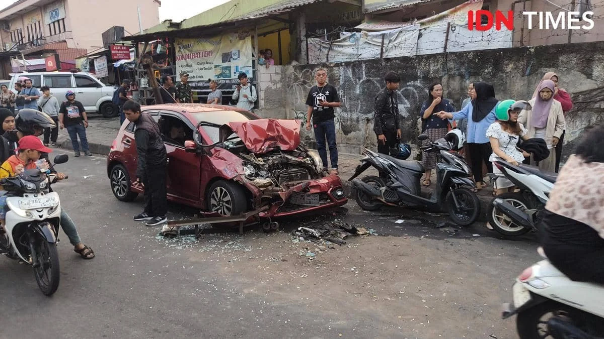 Kecelakaan Beruntun di Bogor, Mobil Brio Hantam 5 Kendaraan